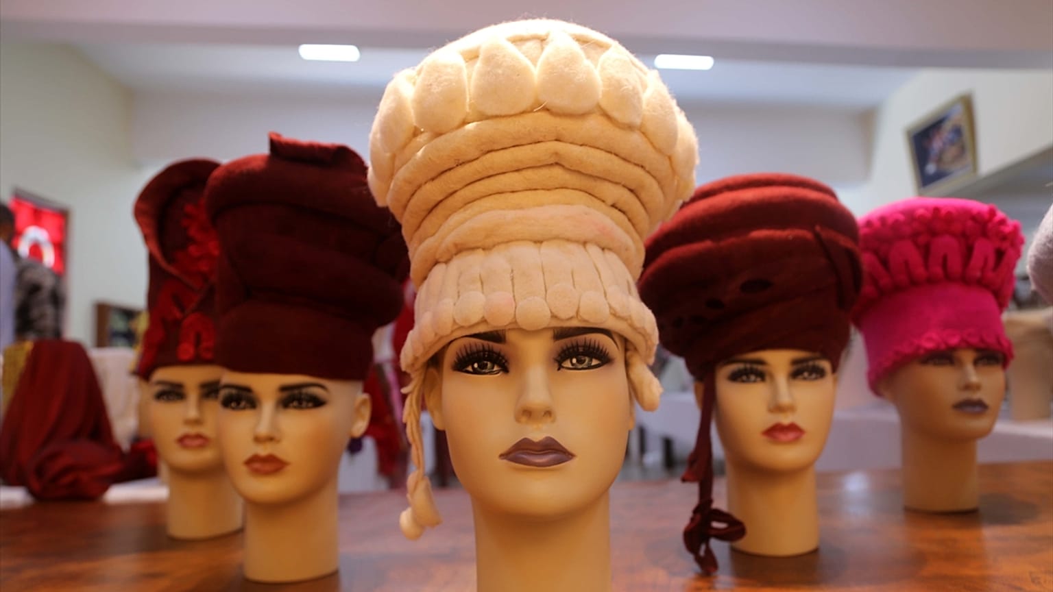 Kazılarla çıkarılan 2 bin 300 yıllık şapkalar yeniden tasarlanıyor