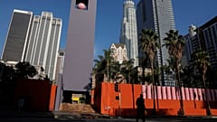 السكان الأصليون في لوس أنجلس يزيلون تمثالا لكريستوف كولومبوس