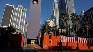 السكان الأصليون في لوس أنجلس يزيلون تمثالا لكريستوف كولومبوس