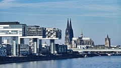 Köln: Tanker mit 1.200 Tonnen Diesel läuft auf Grund