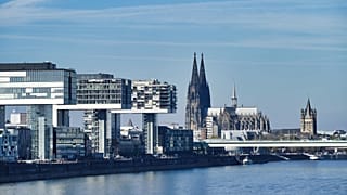 Köln: Tanker mit 1.200 Tonnen Diesel läuft auf Grund