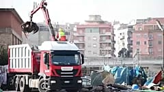 Kiürítettek egy menekülttábort Rómában