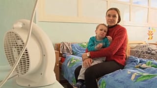 Мёрзнущие украинцы просят включить отопление