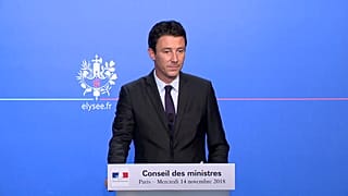 Trump no mostró decencia en el aniversario de los atentados de París (portavoz)