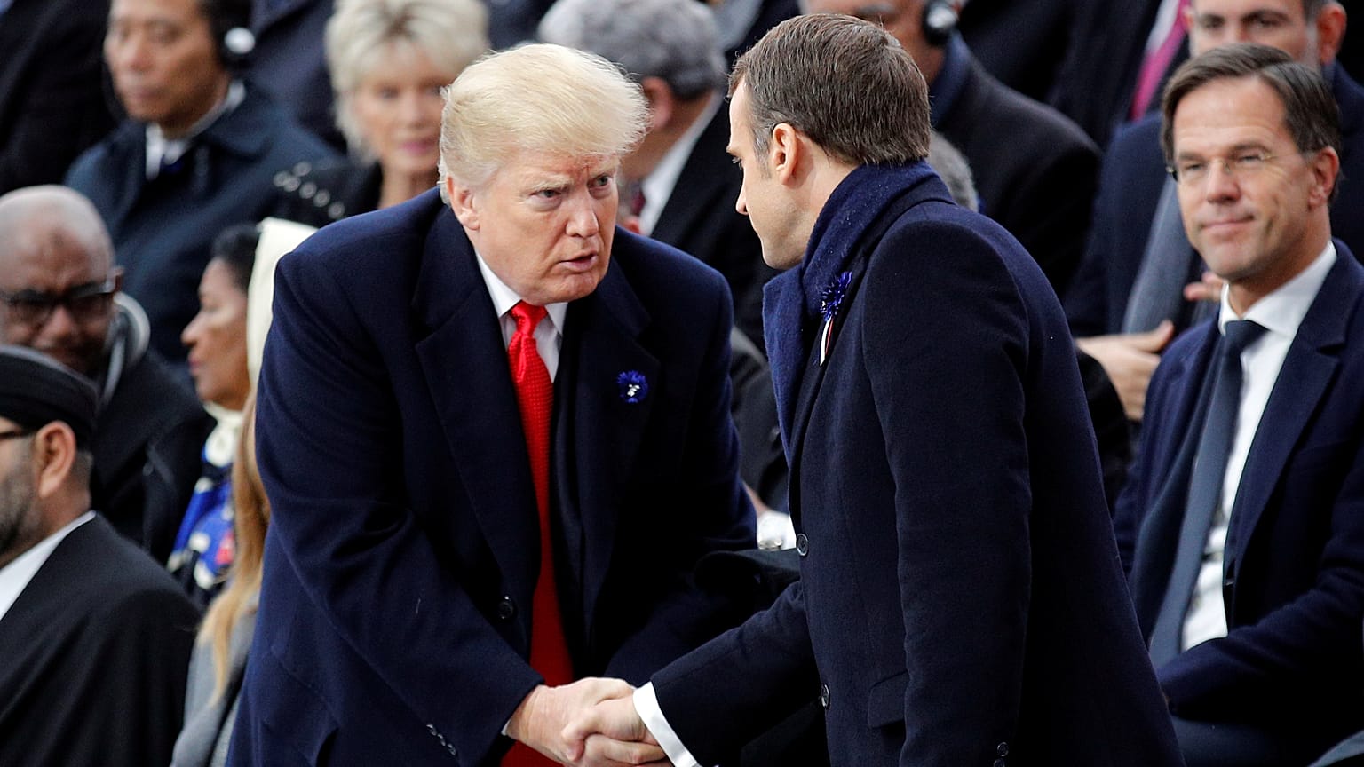 Νέες βολές Μακρόν κατά Τραμπ