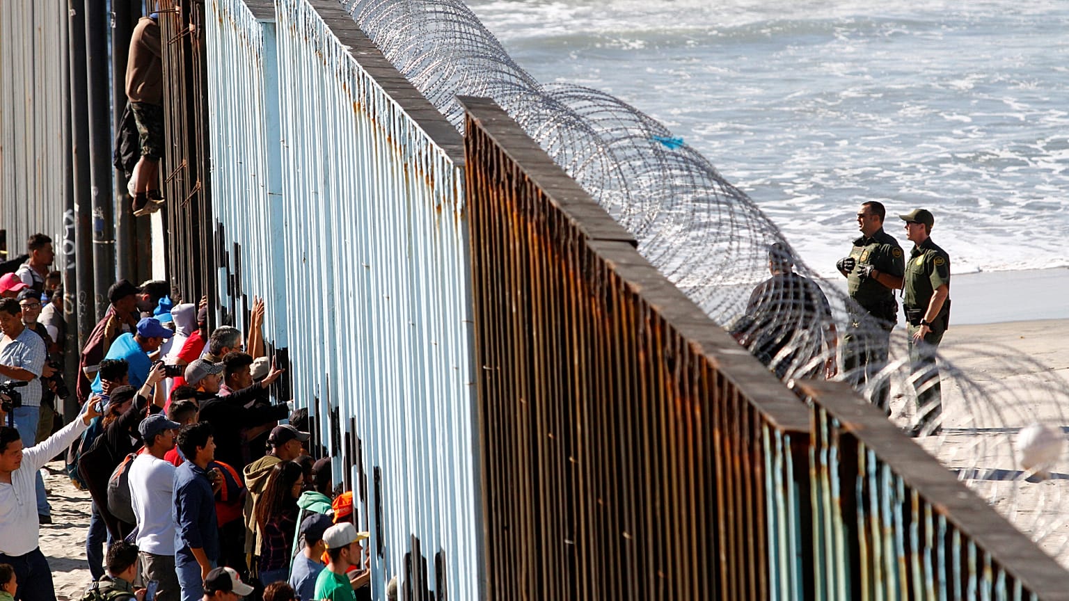 La "Carovana dei Migranti" è arrivata a Tijuana, in Messico