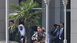 النائب العام السعودي سعود العجب يخرج من القصر العدلي في اسطنبول 30-10-2018