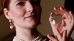 Giyotinle idam edilen Kraliçe Marie Antoinette'e ait kolye 36 milyon dolara satıldı