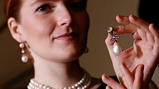 Giyotinle idam edilen Kraliçe Marie Antoinette'e ait kolye 36 milyon dolara satıldı