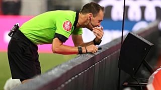 أندية الدوري الإنجليزي توافق على استخدام تقنية حكم الفيديو المساعد
