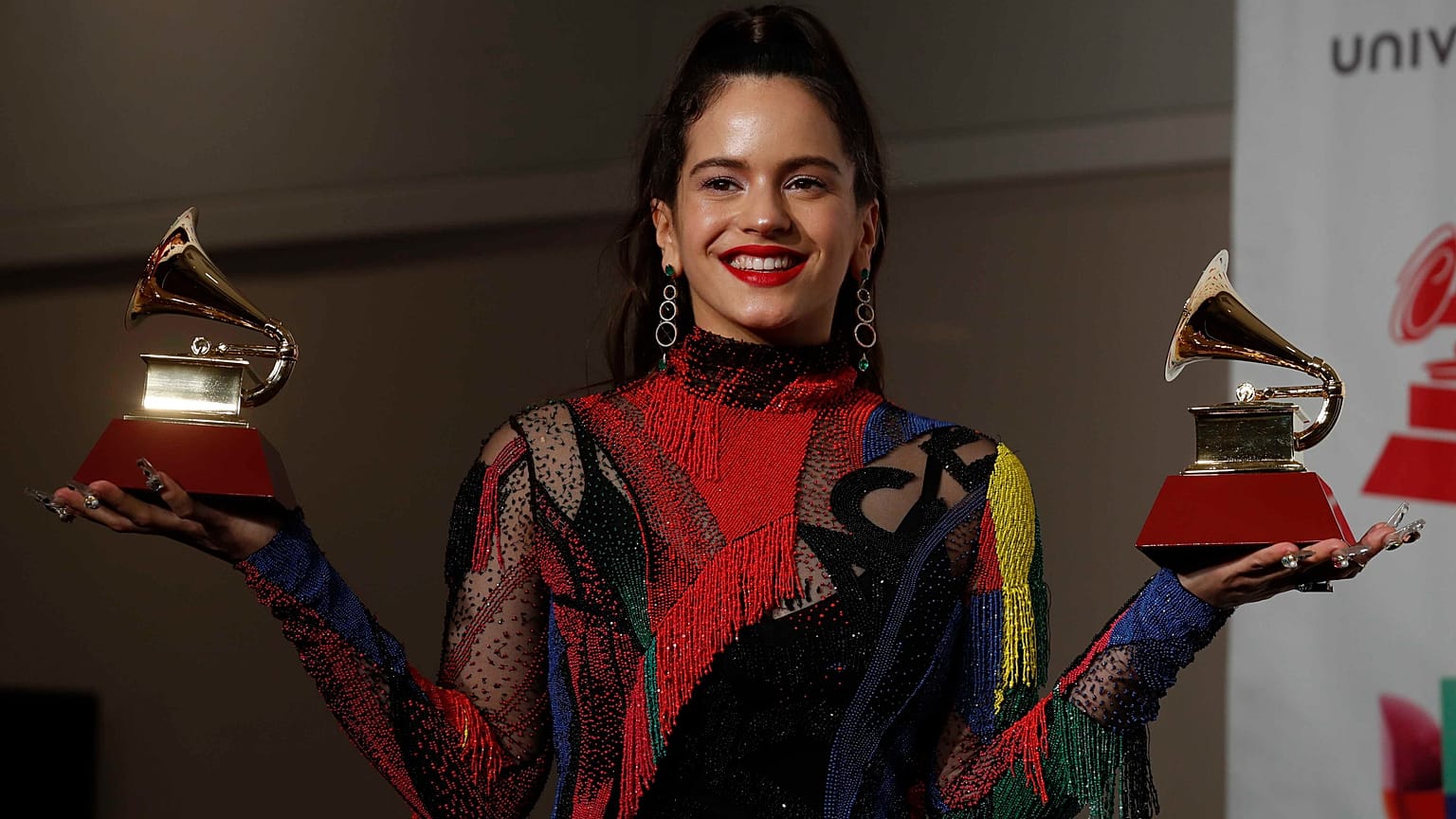 Rosalía gana dos Latin Grammy con 'Malamente'