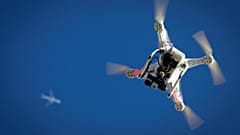 Drone uçağa 20 metre kadar yaklaştı