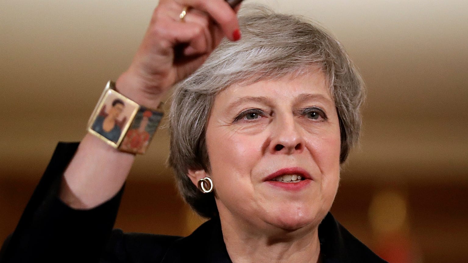 İngiltere'yi AB'den ayıran Brexit May'i de koltuğundan edebilir