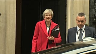 Contestários buscam moção de censura a Theresa May