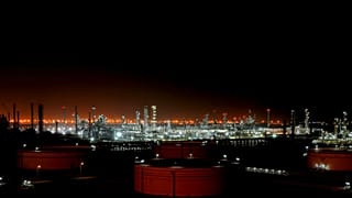 افزایش غیرمنتظره قیمت جهانی نفت و پیش‌بینی کاهش شدید تولید ایران