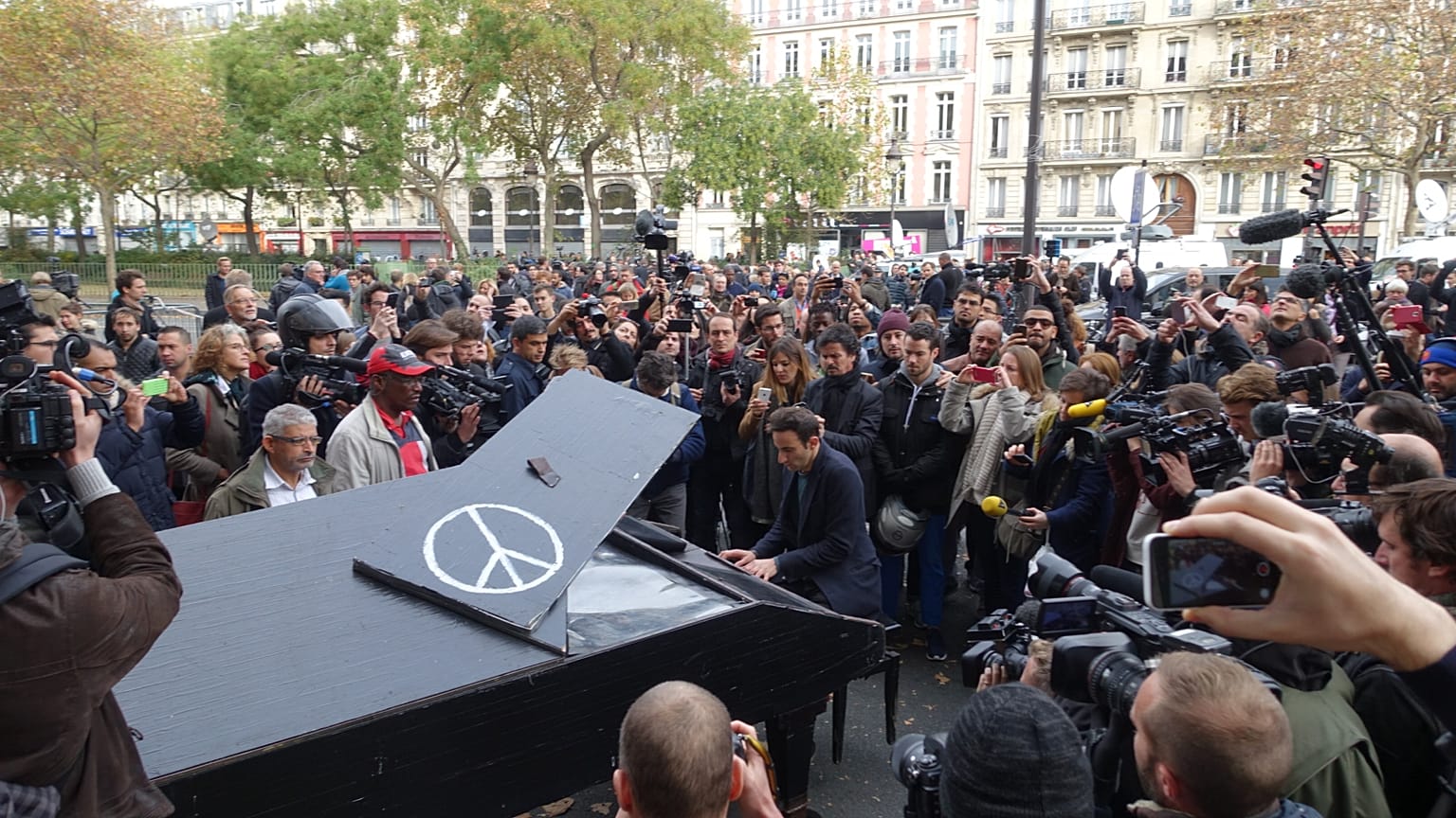 Gezi’de piyano çalan adam: İddialar saçmalık