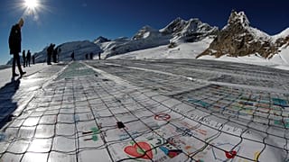 Climate change: giant postcard aims to highlight Europe’s shrinking glaciers