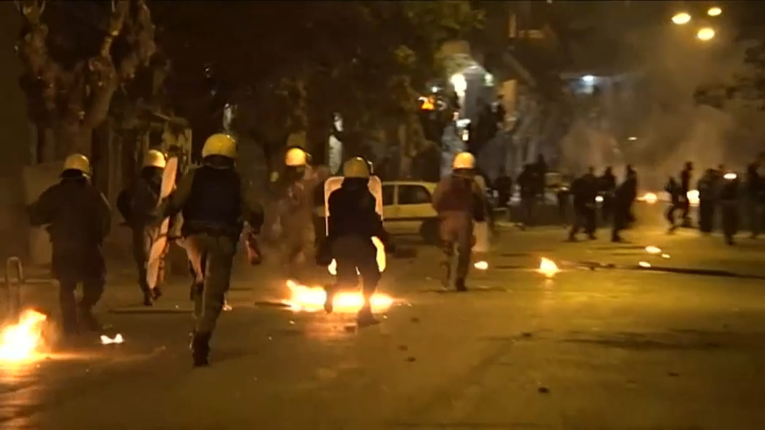 Atenas: Confrontos entre polícia e manifestantes na Grécia