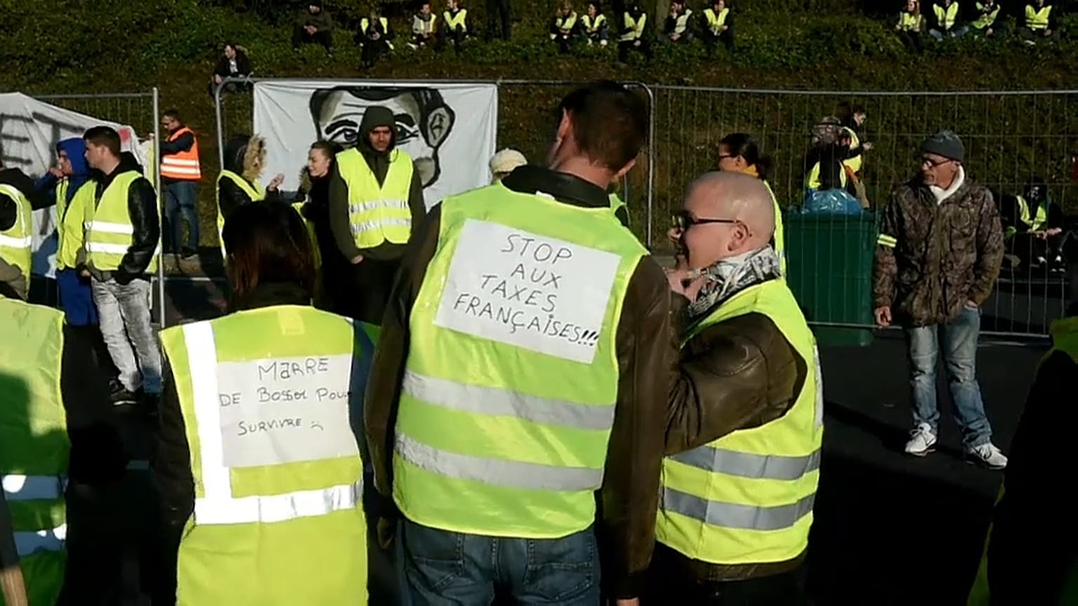 Trotz "Gelber Westen“: Paris bleibt bei Spritpreiserhöhung