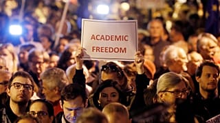 A CEU Bécsbe költözéséről tárgyalt Soros György az osztrák kancellárral
