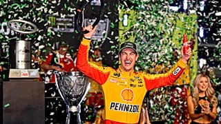 Joey Logano é o novo campeão no NASCAR
