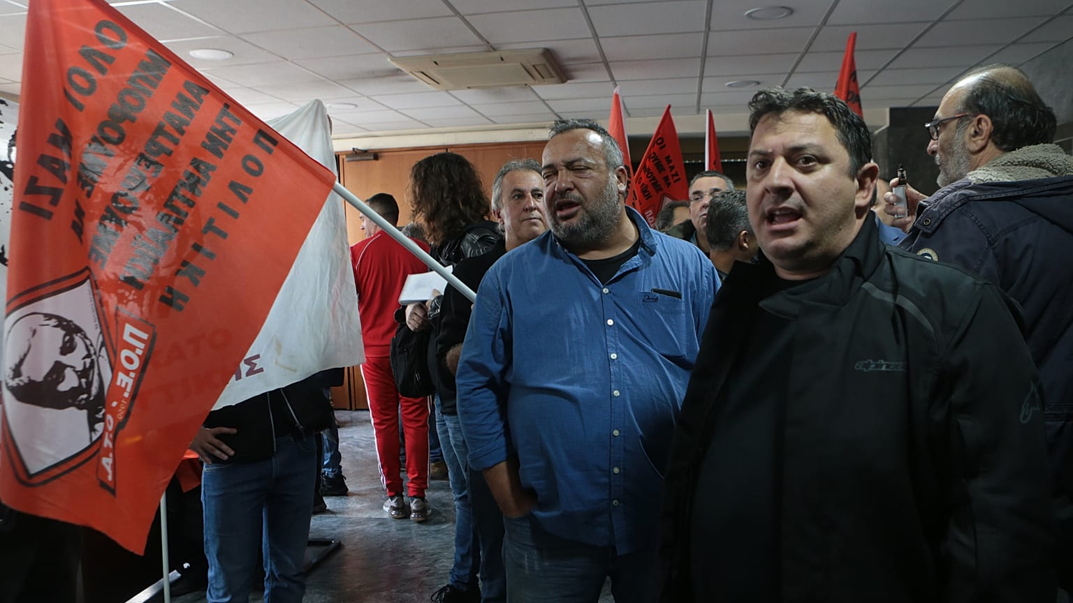 Εισβολή-διαμαρτυρία της ΠΟΕ-ΟΤΑ στο υπουργείο Εργασίας  