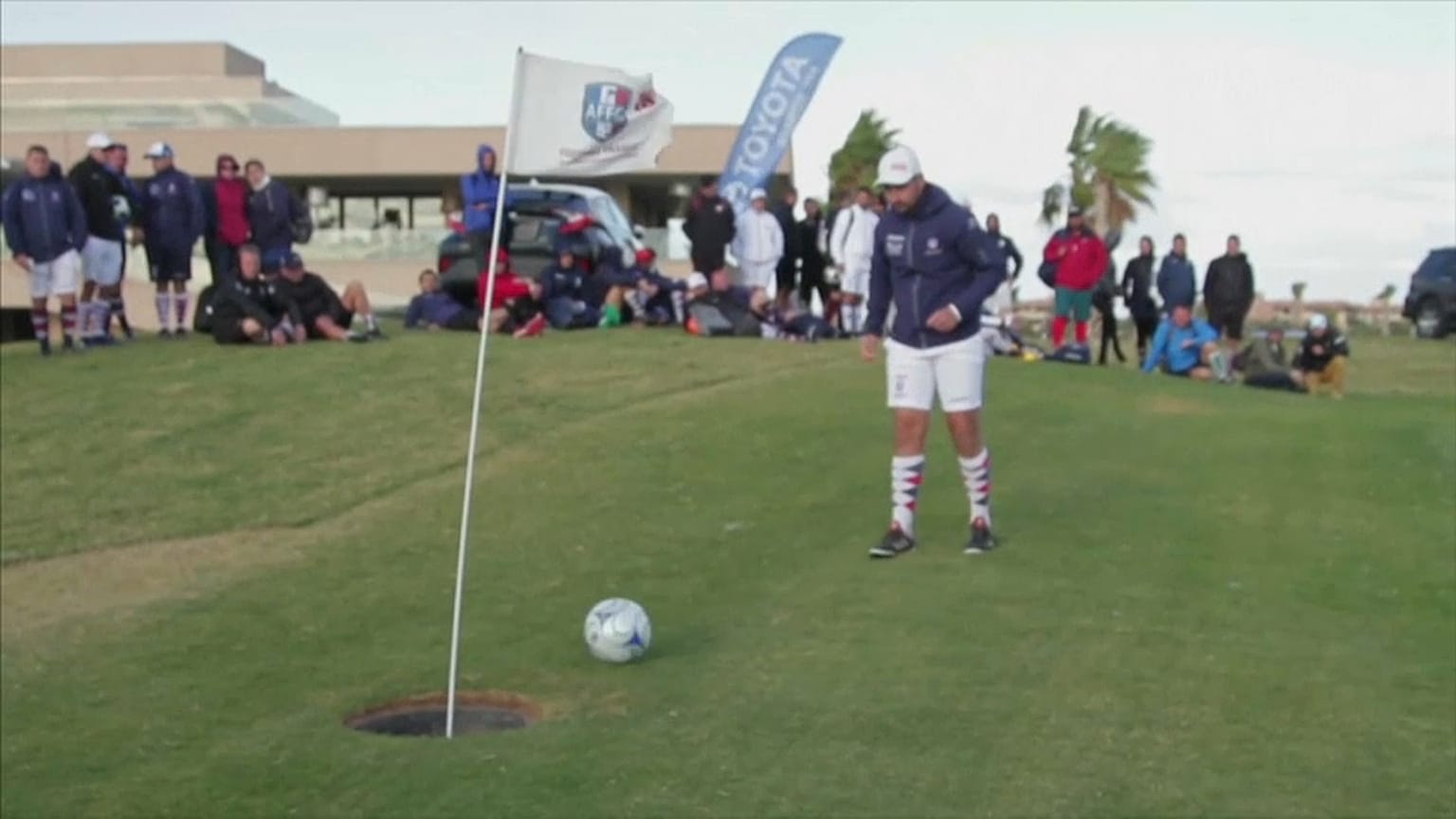 هل شاهدتم  من قبل مباراة  Footgolf؟ 
