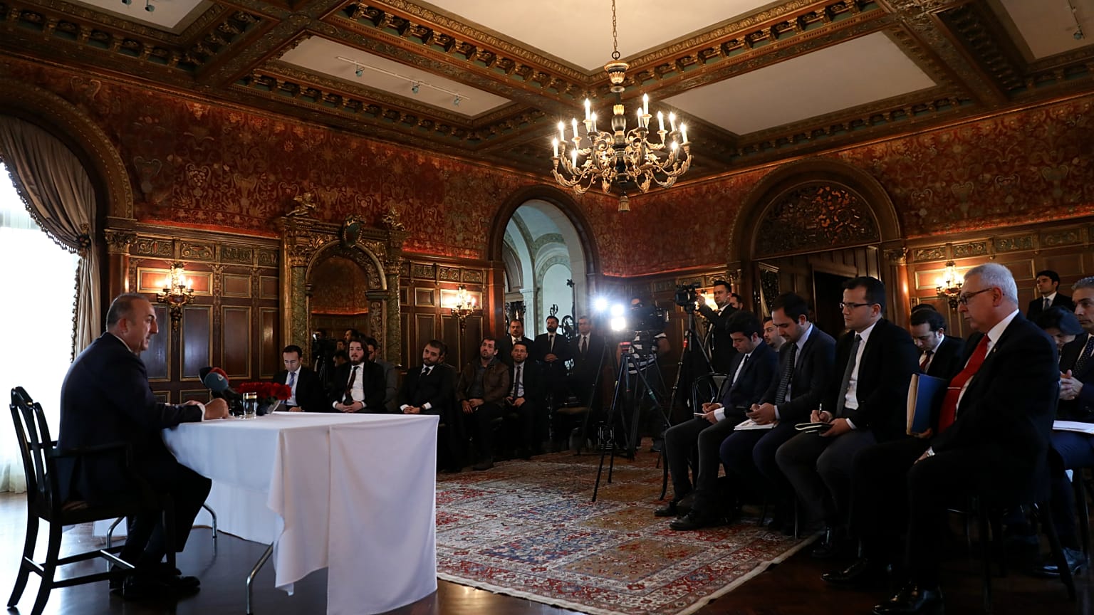 Çavuşoğlu'ndan ABD'ye: Hakan Atilla kalan cezasını Türkiye'de çeksin