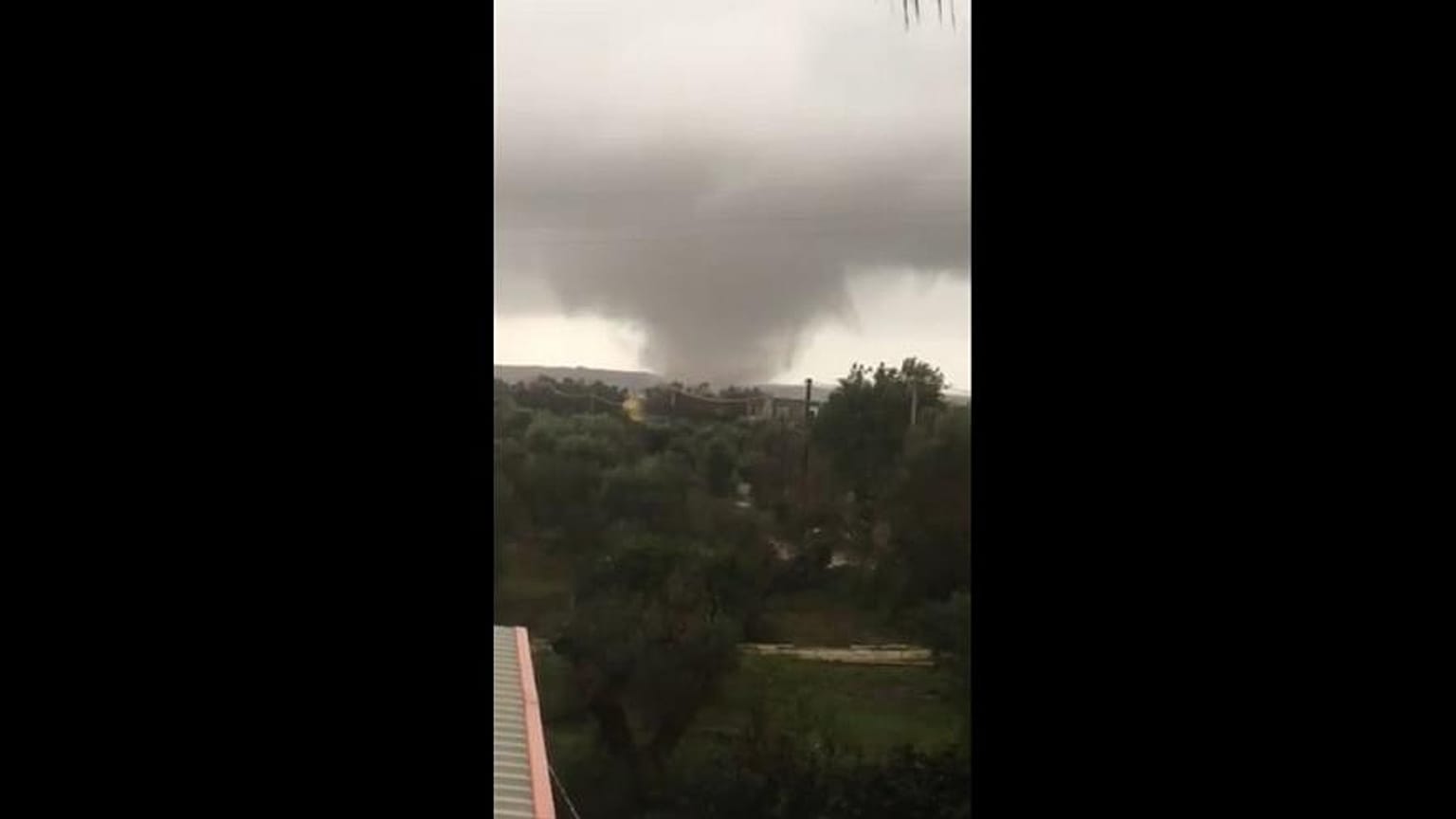 Tromba marina a Salerno, due feriti lievi