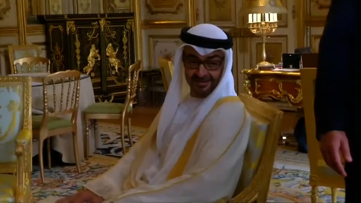 بسبب حرب اليمن.. منظمة حقوقية ترفع دعوى على ولي عهد أبو ظبي محمد بن زايد