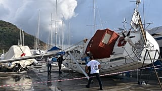 Marmaris'te hortum: Tekneler devrildi, otomobiller zarar gördü