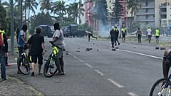 Chalecos amarillos: la violencia paraliza la isla de la Reunión 