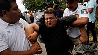 La desconfianza marca la llegada de la sexta caravana de migrantes centroamericanos a México