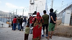 Lesbos: Regen setzt Flüchtlingslager unter Wasser
