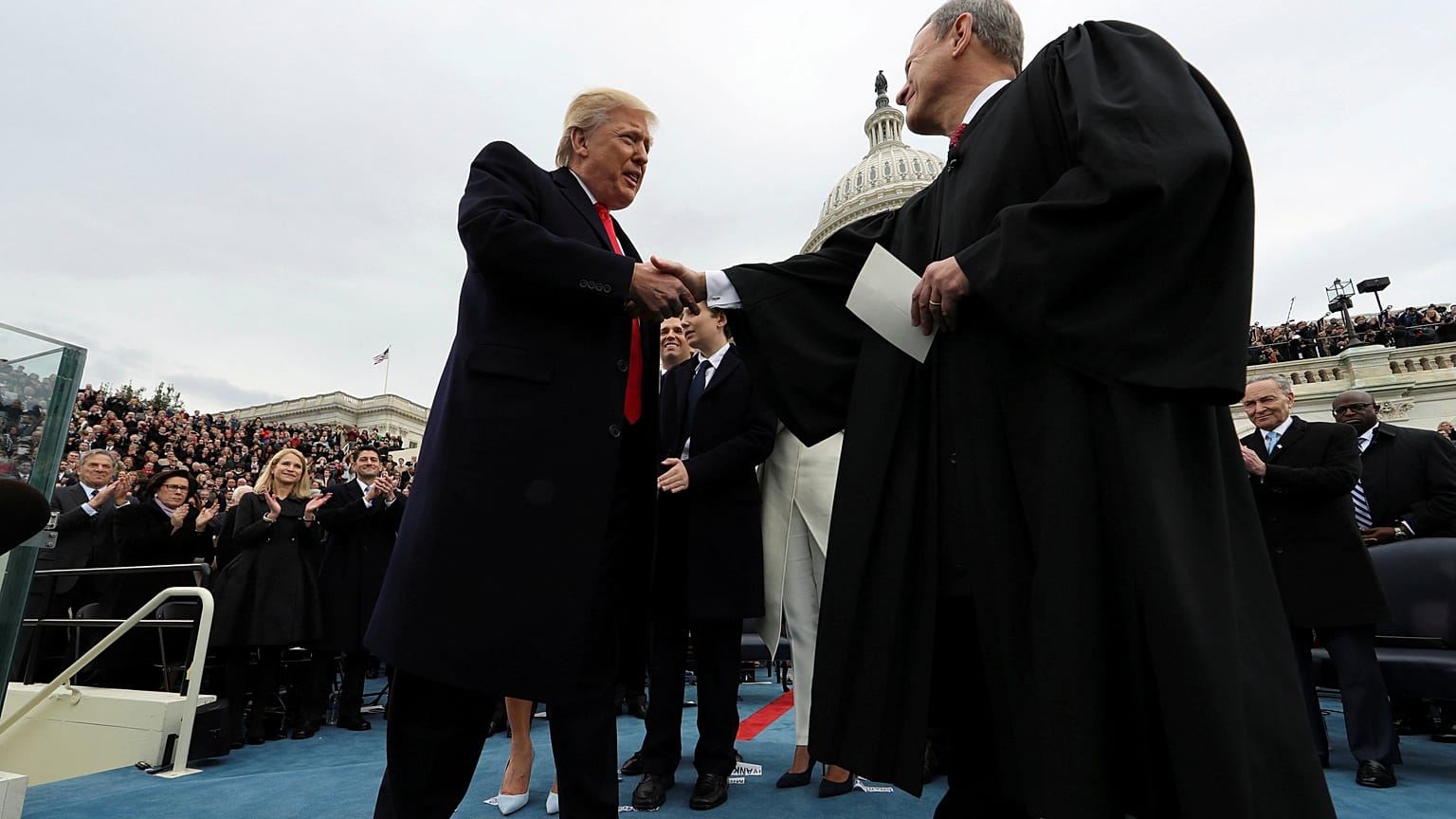 Trump: Obamacı hakimler ülke güvenliğini tehlikeye sokuyor