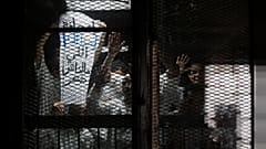 احتجاز نجلة قيادي إخواني وخمسة آخرين في مصر