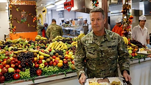 NATO askerleri Kabil'de Şükran Günü'nü kutladı