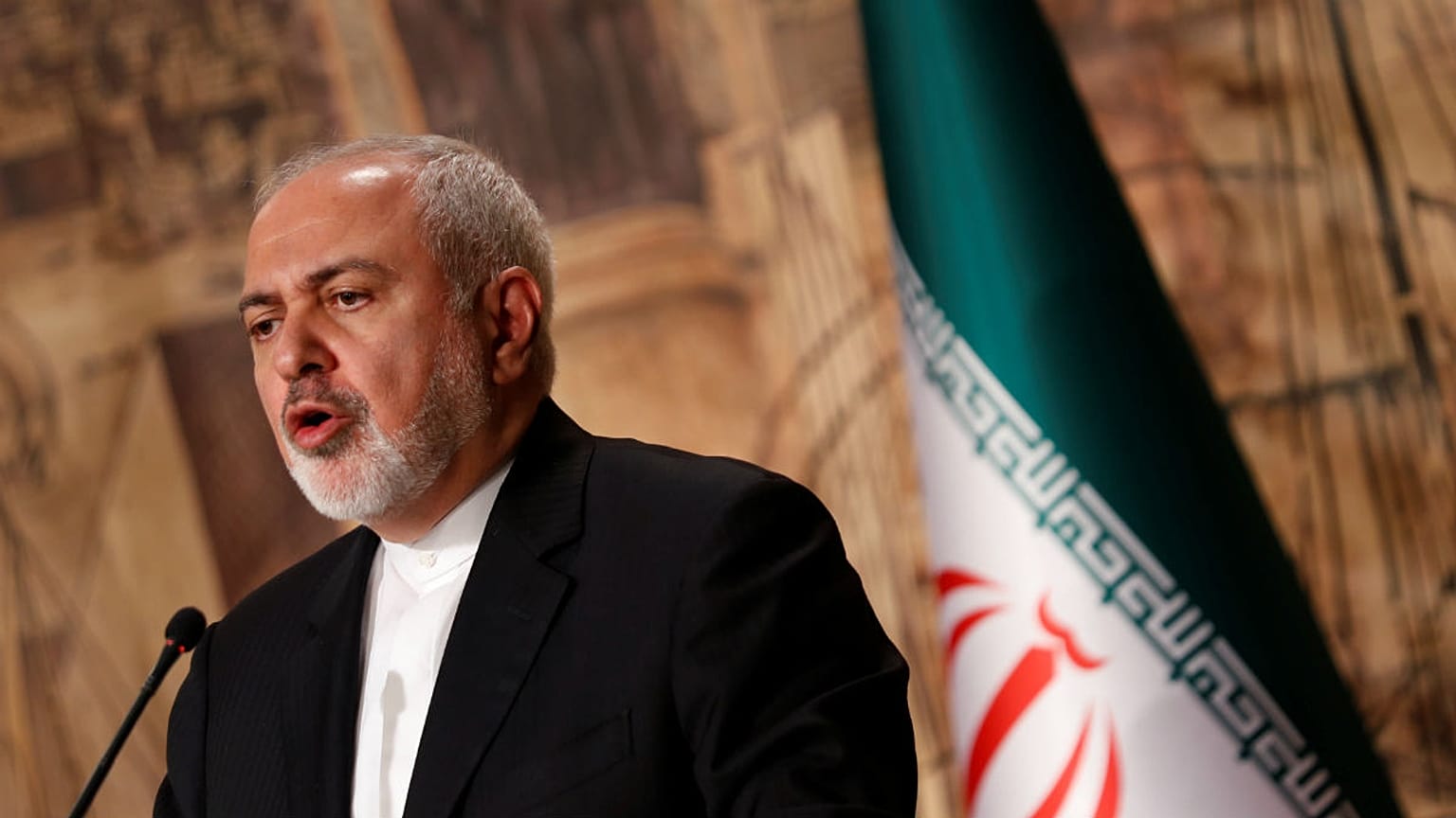 ظریف: زیر بار زور نمی‌رویم چون می‌دانیم هیچ قدرتی دائمی نیست