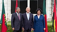 Marcelo Rebelo de Sousa ladeado por João e Ana Dias Lourenço