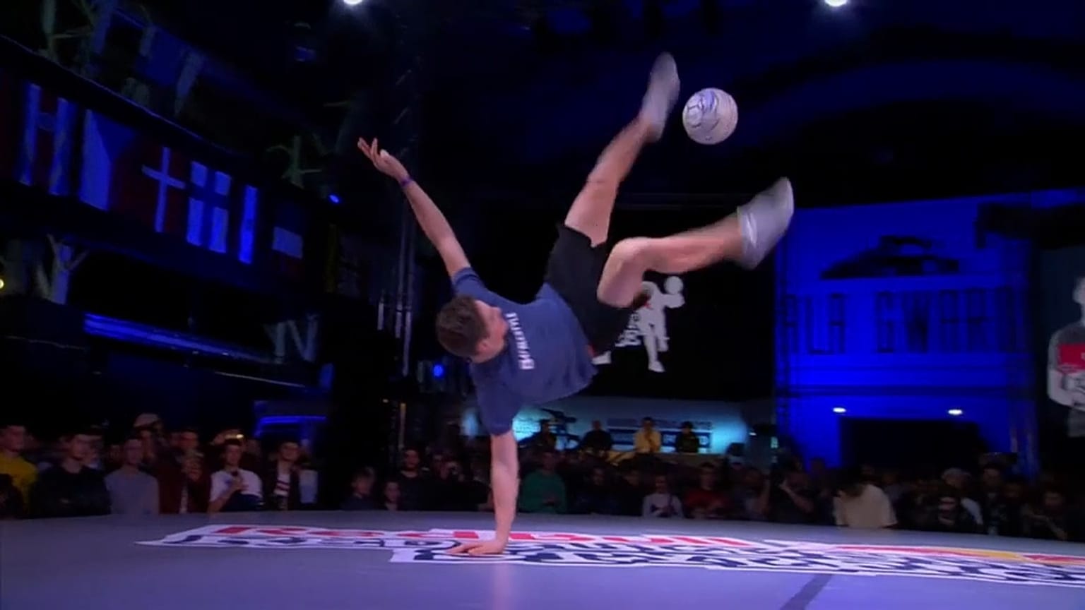 Varsavia: i campioni mondiali di street freestyler