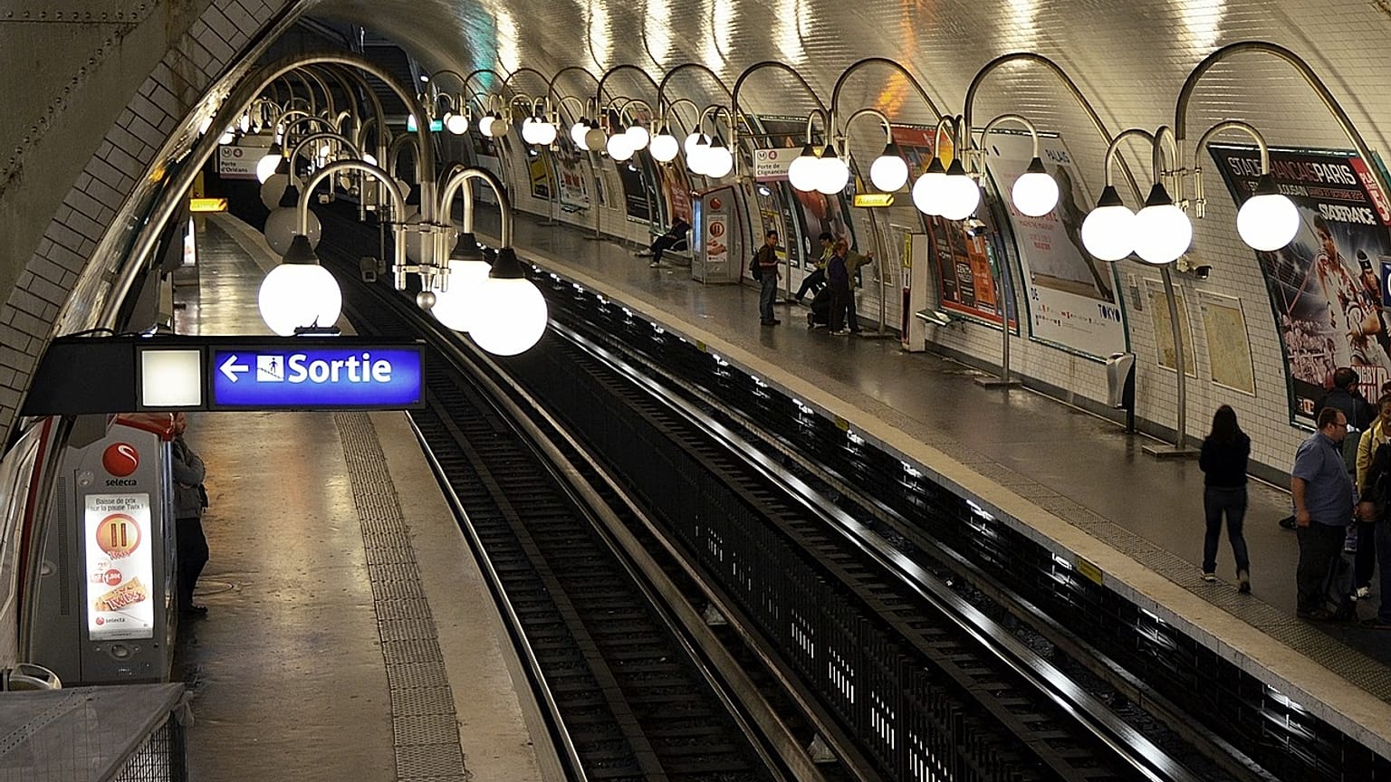 In der Metro geborenes Baby darf 25 Jahre gratis fahren