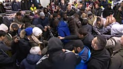 Norveç'te Black Friday çılgınlığı: Sabahın beşinde mağazaya akın ettiler