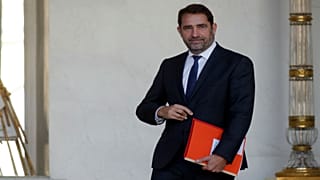 رجل يهدد بتفجير قنبلة يدوية في غرب فرنسا