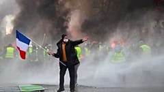 I "Gilet Gialli" assediano Parigi: cosa ne penseranno i francesi? 