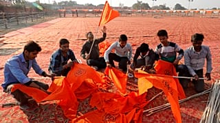 Savaş tanrısının doğum yerine tapınak yapmak isteyen Hindularla Müslümanlar arasında gerginlik 