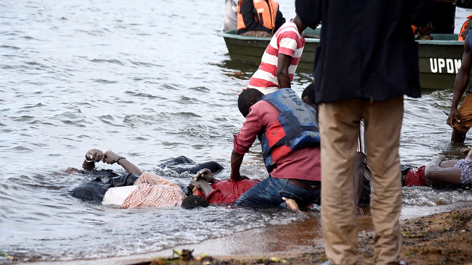 Uganda'da 84 yolcusu bulunan gemi battı: Çok sayıda ölü var
