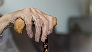 شکایت یک زن ۸۸ ساله از سرویس سلامت ملی بریتانیا به دلیل «تبعیض شغلی»