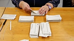 İsviçre'de inek boynuzları ve iç hukuk için yapılan referandum sonuçlandı