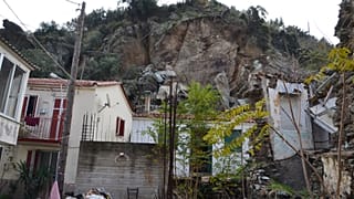 Λέσβος: Εκκενώθηκαν σπίτια στο Πλωμάρι λόγω κατολισθήσεων