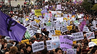 Una marea violeta inunda España contra la violencia machista